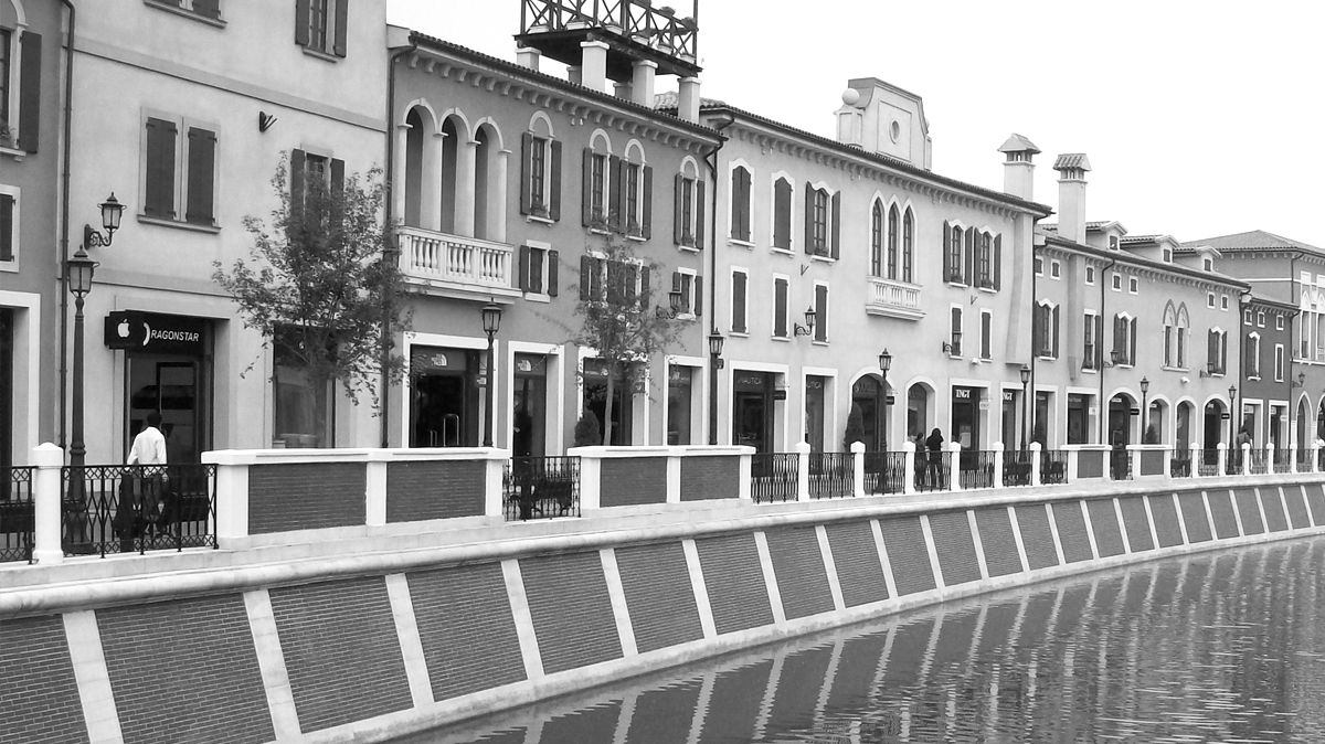 Florentia Village waterfront architecture